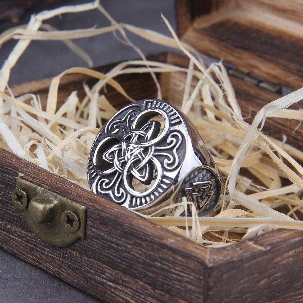 Ancienne bague en argent massif Taille 53 poids 4,2 gr signée Kelt Da