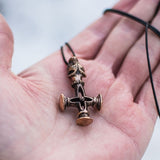 Pendentif en forme de croix islandaise en bronze