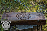 Caisse en bois pour ranger une hache viking