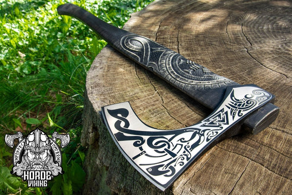 hache viking symbole valknut